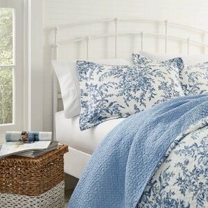 Gorgeous Laura Ashley Full/Queen Bedford Quilt & Sham Set Delft Blue